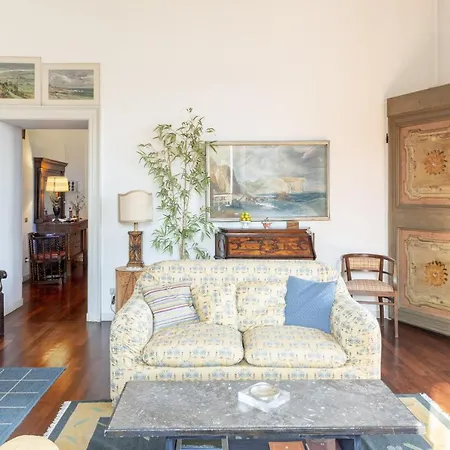 Niobe - Exclusive Lakefront With Private Apartment